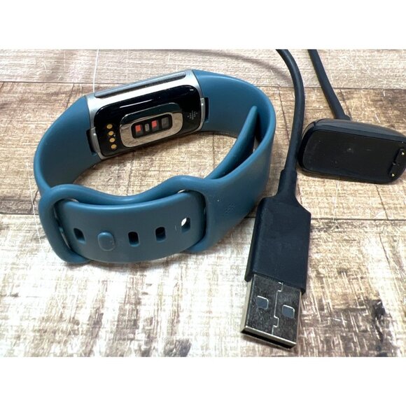 Fitbit Charge 5 Fitness Tracker fb421 Sleep Monitor Activity W/ Charger Watch - Picture 4 of 4